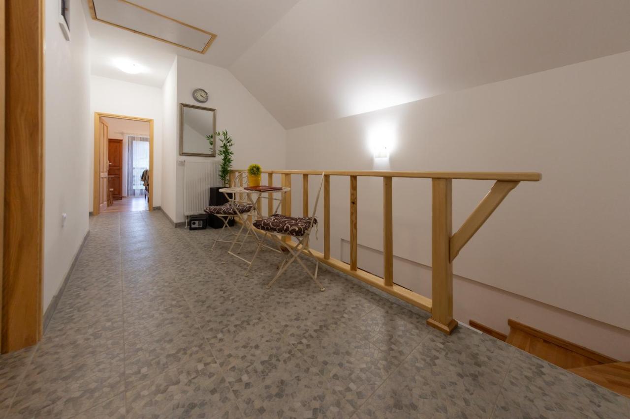 Villa House Mate Otočac Exterior foto
